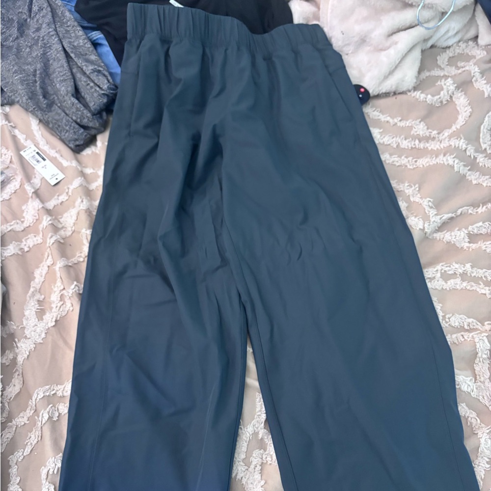 Lulu Capris NEVER WORN